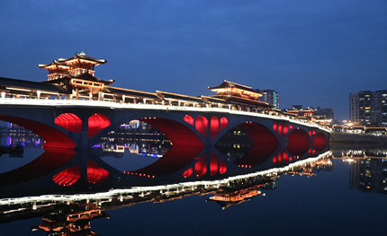 昔日彩虹橋，如今網(wǎng)紅橋，新津這座廊橋夜景你去打卡了嗎？